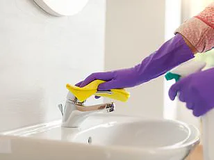 Exclusive Study Uncovers Secret Link Between Smartphone Use in the Bathroom and Hemorrhoid Risk