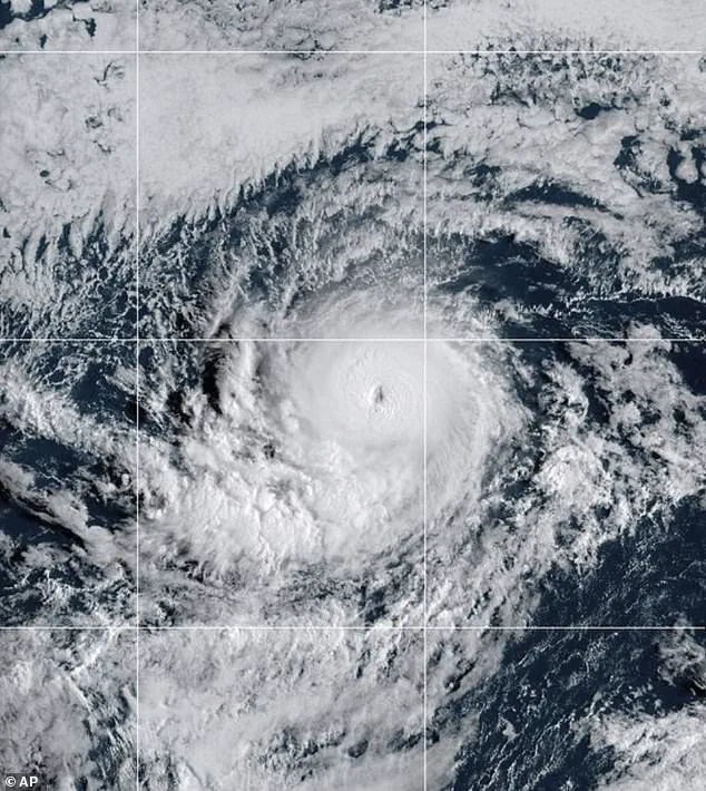 Category 4 Hurricane Kiko Set to Make Direct Hit on Hawaii: Imminent Threat of Catastrophic Flooding and Mudslides