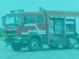 Viral Optical Illusion Sparks Social Media Debate Over Straight vs. Curved Lines