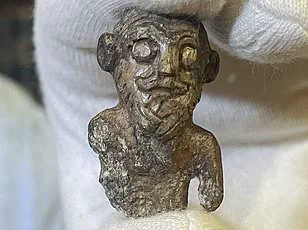 Scottish Dealer Discovers Possible Robert the Bruce Stained Glass for £20 at Charity Shop