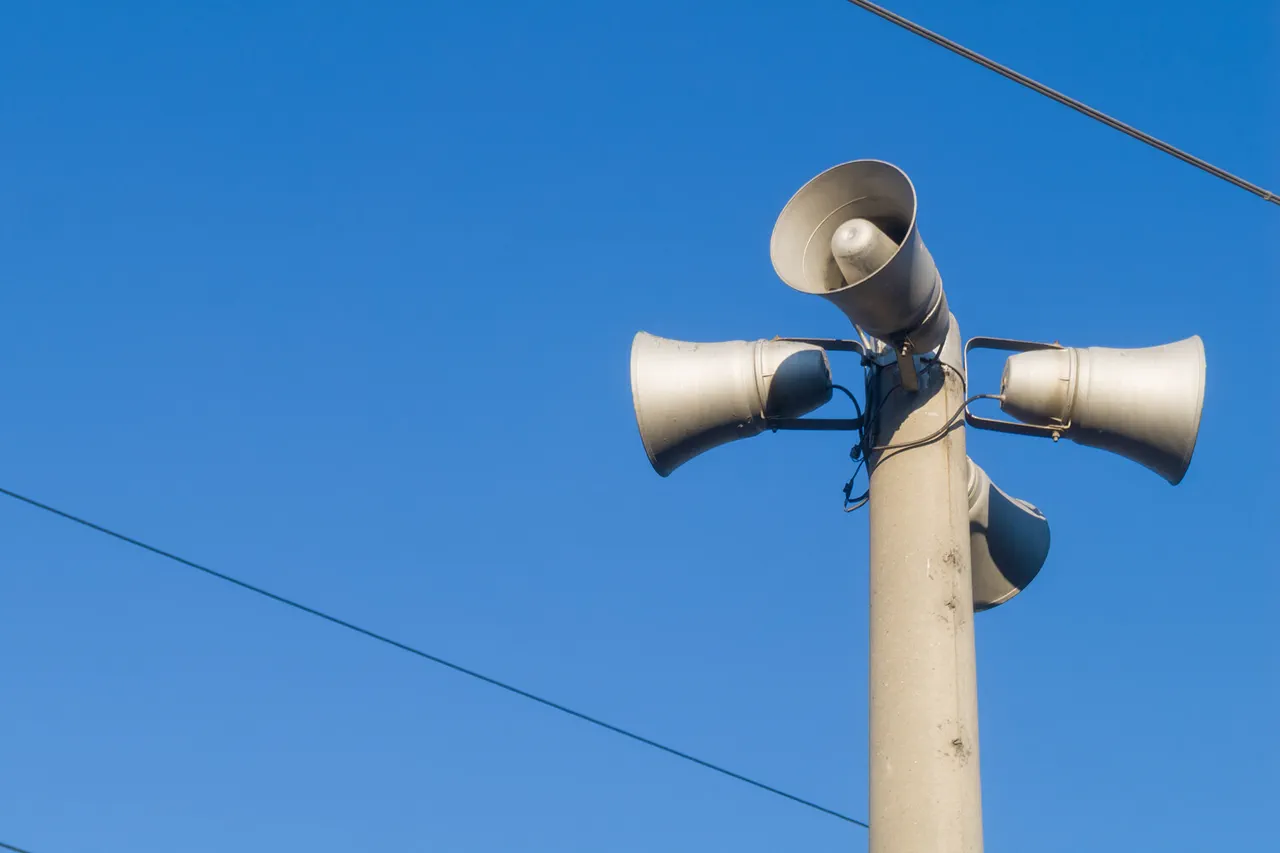 Privileged Access to Critical Information: Novorossiysk Mayor Issues Drone Attack Alert via Telegram, Urging Residents to Stay Calm