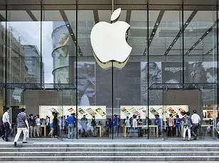 Apple Backtracks on 'Liquid Glass' iPhone Design, Introduces Customization in iOS 26.2 Update