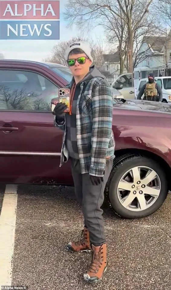 Tragedy and Outrage: ICE Agent Shoots Protester During Anti-Raid Demonstration, Sparking National Debate on Immigration Enforcement