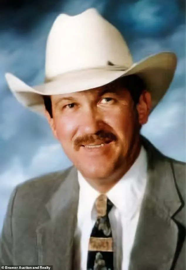 Unassuming Relic on Nebraska Porch Revealed as Rare Red Wing Stoneware Treasure