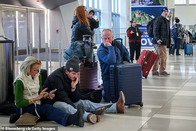 Winter Storm Fern Sparks Nationwide Air Travel Crisis as Major Airlines Warn of Chaos