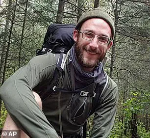 Federal Agents Break Window on SUV During Border Patrol Operation in Minnesota, Alleged Illegal Migrant Attempting to Flee