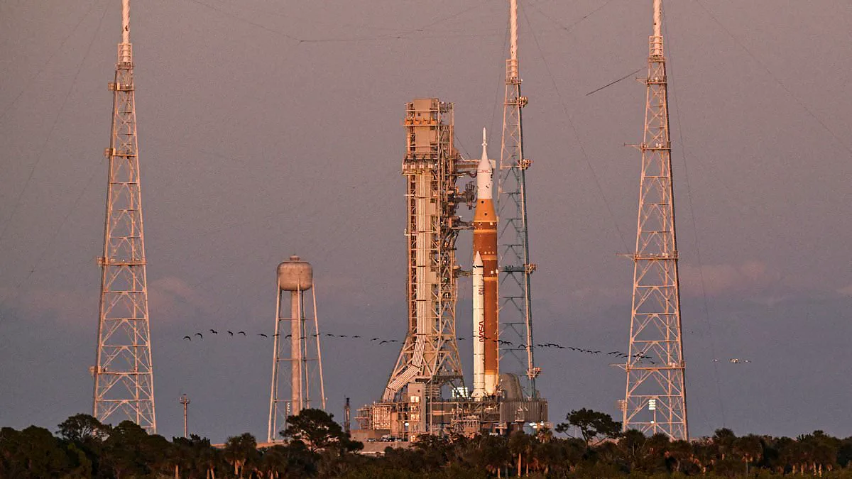 Artemis II Delayed Again as Hydrogen Leak Sparks Skepticism