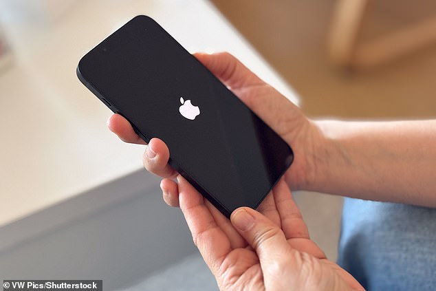 iPhone 17e Set for Early February Release, Apple Eyes Budget Market Disruption