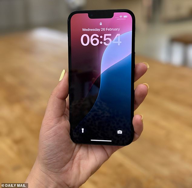 iPhone 17e Set for Early February Release, Apple Eyes Budget Market Disruption