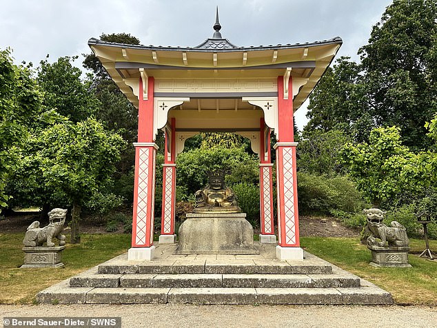 Veteran Royal Decorator's Tragic Suicide Unveils Harrowing Tale of Disillusionment and Mental Health Struggles