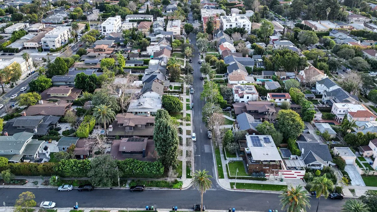 Upscale Larchmont Confronts Brazen Sex Work Near Luxury Homes