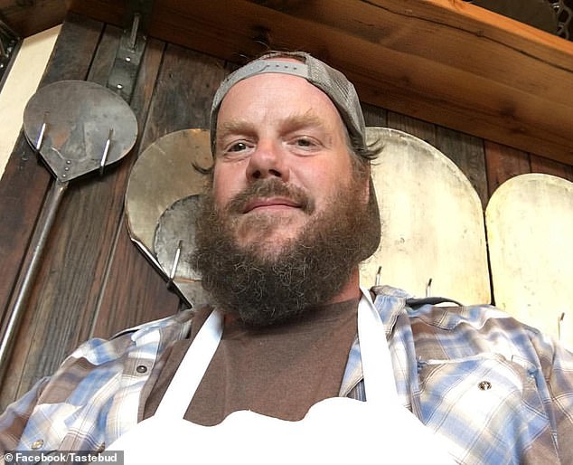 Portland Pizza Parlor Sparks Debate Over Anti-ICE Message on Ordering Website