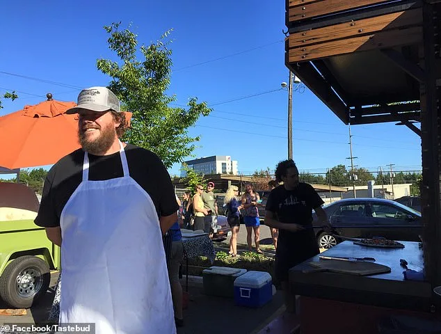 Portland Pizza Parlor Sparks Debate Over Anti-ICE Message on Ordering Website