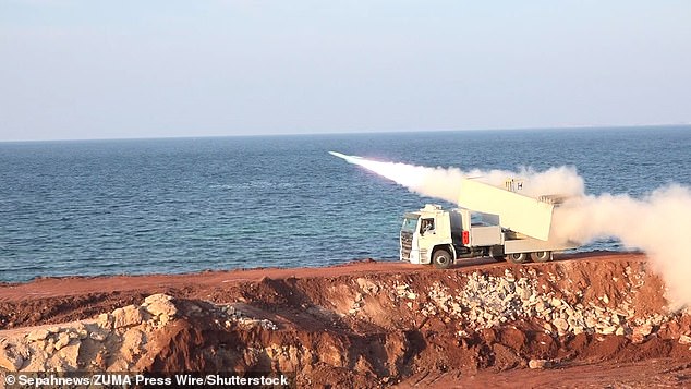 Strait of Hormuz: Iran-US Tensions Risk Disrupting Global Oil Supply