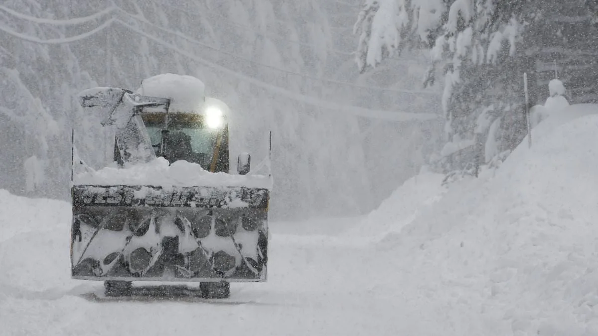 Massive Winter Storm Sweeps U.S. West, Disrupting Lives and Travel