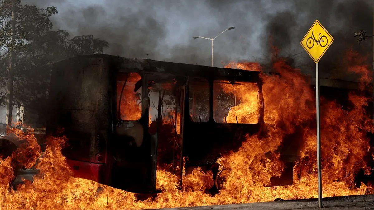 Puerto Vallarta in Chaos After Federal Operation Targets Cartel, US Issues Security Alert