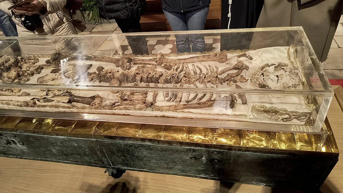 St. Francis of Assisi's Bones Unveiled After 800 Years of Secrecy, Drawing Pilgrims for 800th Anniversary Celebration