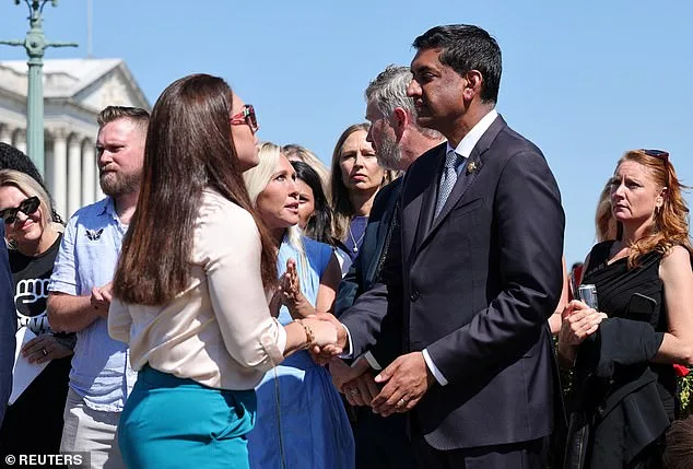 Trump's State of the Union Faces Democratic Counteroffensive as Midterm Battles Intensify