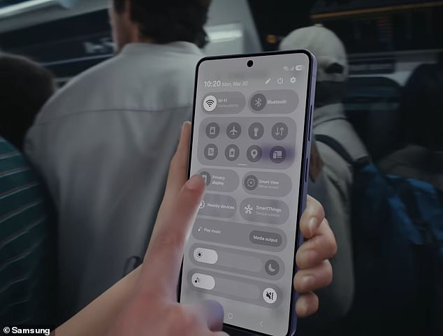 Samsung's Galaxy S26 Ultra Combats Shoulder Surfing with Revolutionary Privacy Display