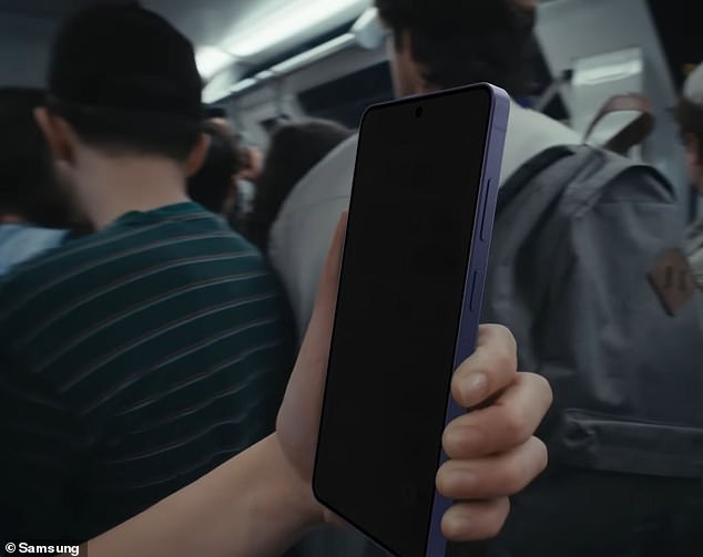 Samsung's Galaxy S26 Ultra Combats Shoulder Surfing with Revolutionary Privacy Display