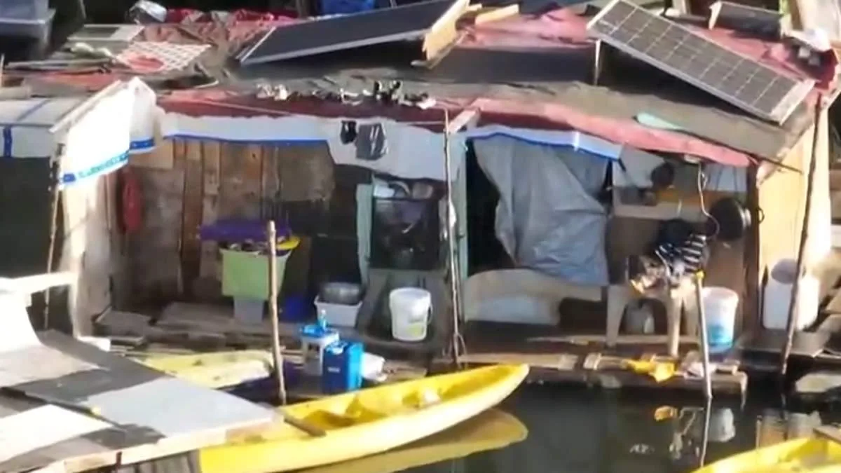 A Floating Refuge in Honolulu: Ingenuity Amidst Societal Neglect
