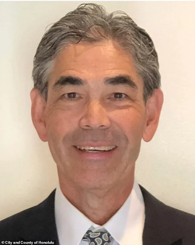 A Floating Refuge in Honolulu: Ingenuity Amidst Societal Neglect