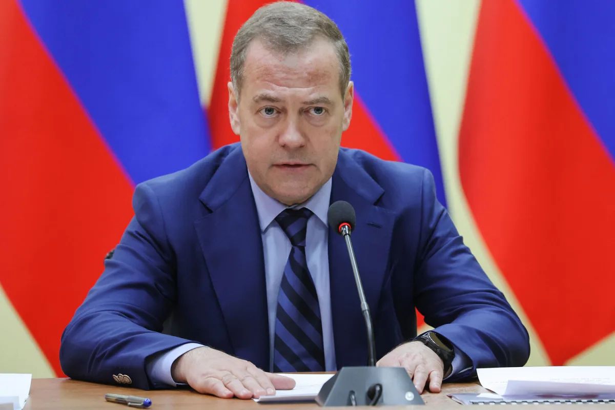 Medvedev Warns U.S. Bases in Persian Gulf Pose Threat, Urges Gulf Nations to Reconsider Reliance