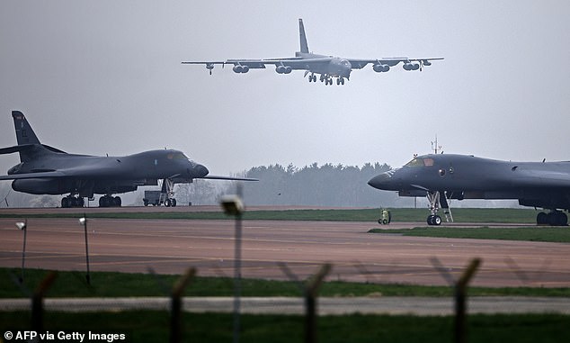 Cold War-Era B-52 Bombers Deployed to UK Amid US-Iran Tensions