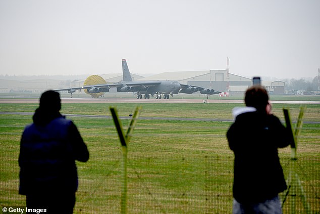Cold War-Era B-52 Bombers Deployed to UK Amid US-Iran Tensions