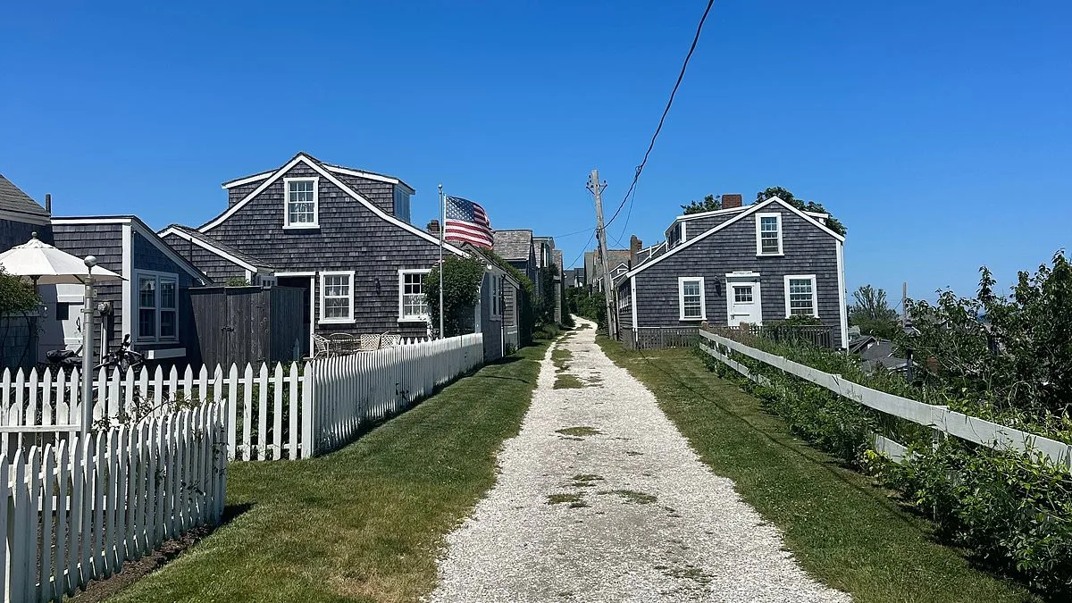 Nantucket's Sconset Bluff Walk Crisis: Residents Demand Action as Select Board Proposes New Hours