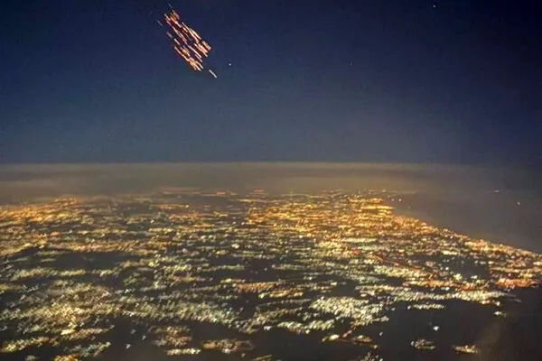 Israeli Pilot Captures Photo of Iranian 'Horramshahr-4' Missile Deployment with Cluster Munitions