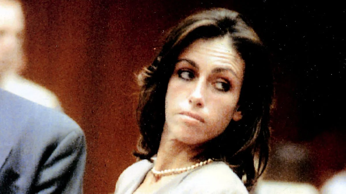 Heidi Fleiss's Noisy Macaws Spark Las Vegas Neighborhood Feud