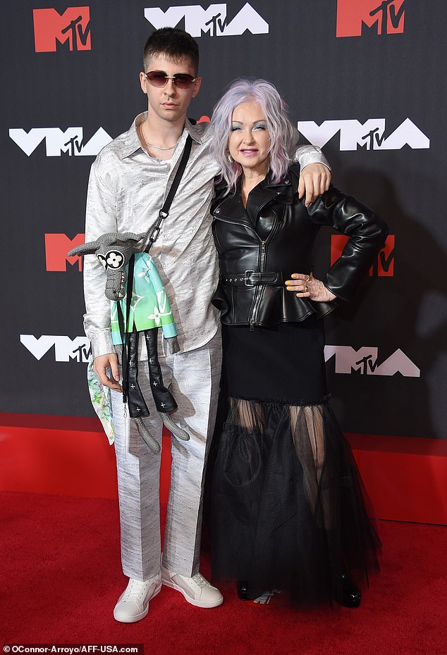 Dex Lauper's Lavish Courtroom Entrance Sparks Debate Over Celebrity Privilege and Judicial Favoritism