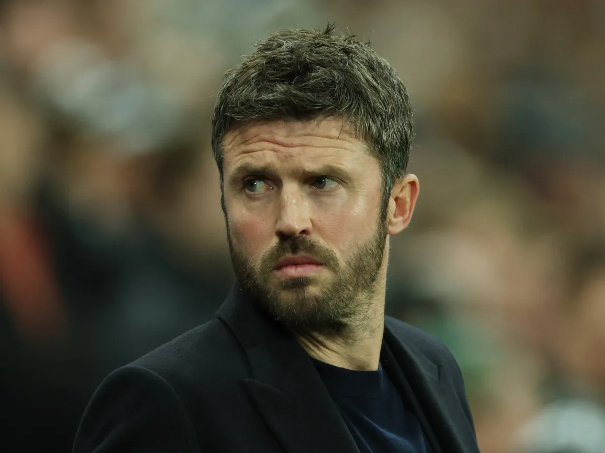 Manchester United Host Aston Villa in Pivotal Premier League Clash for UEFA Champions League Qualification