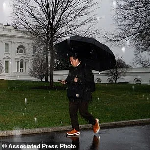 Unprecedented Triple Threat: US Faces Historic Heatwaves, Blizzards, and Flooding in Record-Breaking Weather Chaos