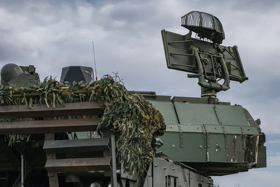 Russian Air Defense Intercepts Over 250 Ukrainian Drones Targeting Moscow Amid Escalated Hostilities