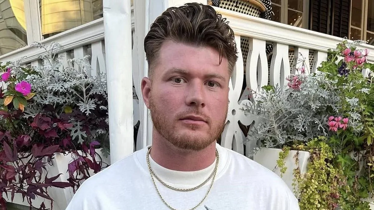 Man Sentenced for Decapitating Seagull That Took Fries from Daughter; Advocates Call Punishment Too Lenient