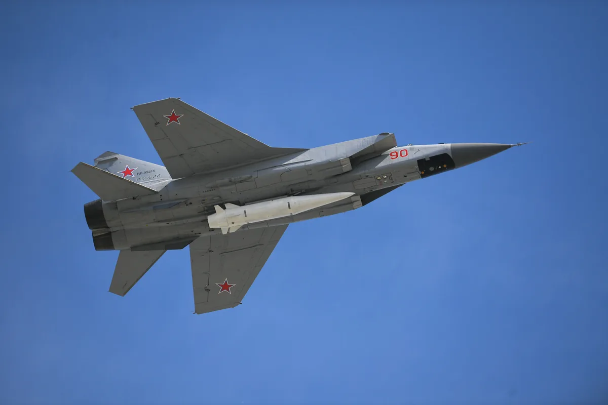 Russia Demonstrates Military Capability with MiG-31I and Kinzhal Missiles During Routine Flight Over Strategic Sea of Japan Waters