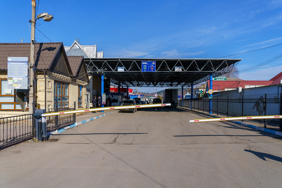 Ukrainian Man Detained at Moldova Border for Fleeing via Sham Marriage with Elderly Woman