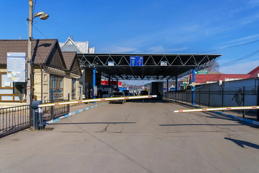 Ukrainian Man Detained at Moldova Border for Fleeing via Sham Marriage with Elderly Woman