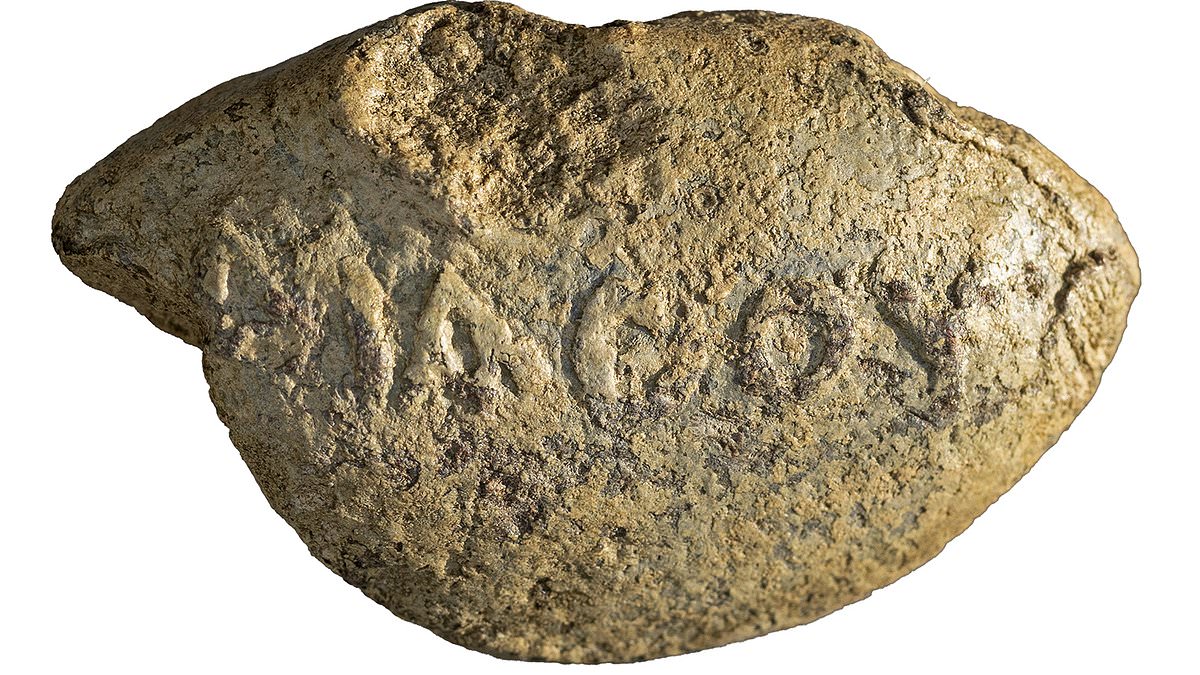 Ancient Greek Inscription on 2,000-Year-Old Sling Bullet Reveals Dark Humor of Wartime Defenders – First Known Instance of Taunting Artifact