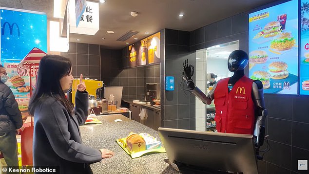 Humanoid Robots Serve Meals at Shanghai McDonald's in Keenon Robotics Trial