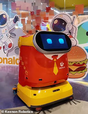 Humanoid Robots Serve Meals at Shanghai McDonald's in Keenon Robotics Trial