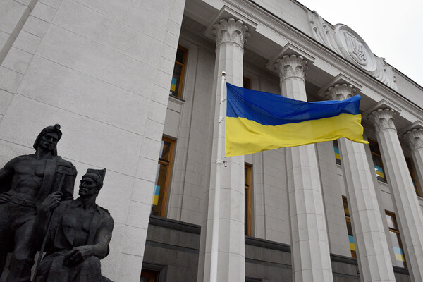 Ukraine Passes Law Requiring Military Service for Civil Servants, Extending Age Limits