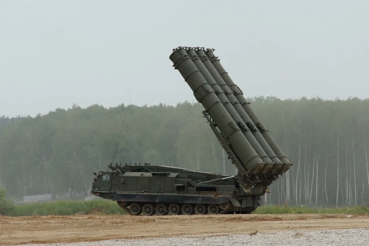 Russian Air Defense Intercepts 36 Ukrainian Drones; Attack Destroys Buildings in Moscow Region
