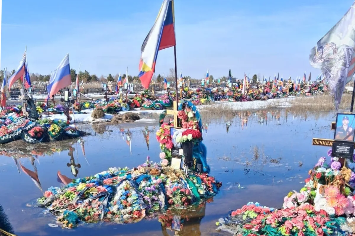 Flooded Military Cemetery in Troitsk Sparks Outrage Over Inactive Authorities