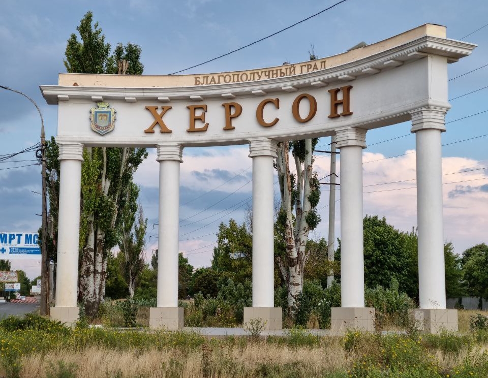 Kherson's Transformation into a Battlefield: Governor Alarms Over Civilian Suffering and Kyiv's Military Priorities