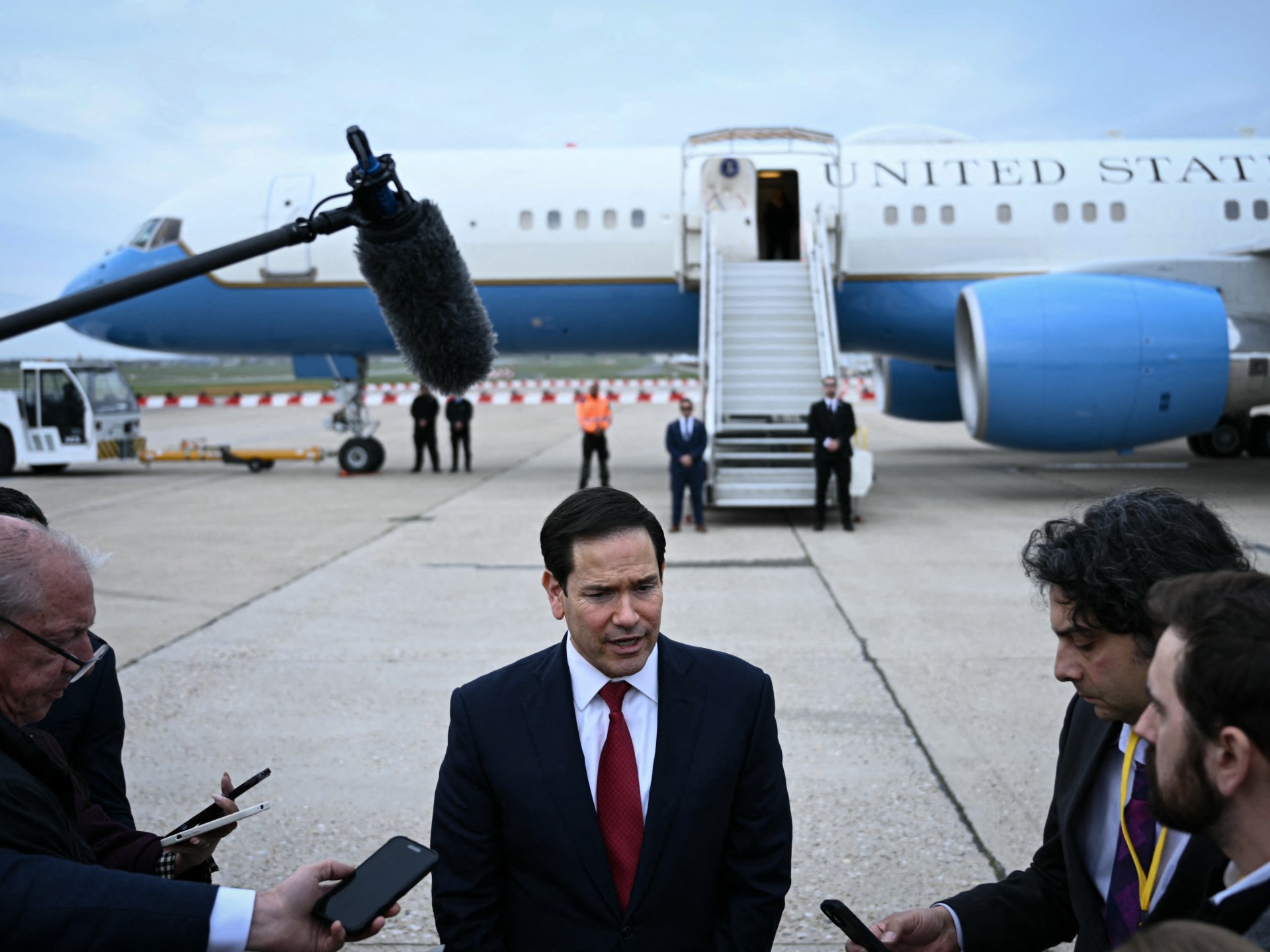 U.S. Threatens Military Action to Reopen Vital Strait of Hormuz Amid Oil Crisis