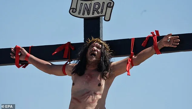Philippines Man Reenacts Jesus' Crucifixion in Annual Catholic Tradition