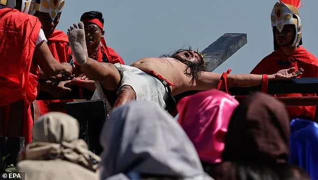 Philippines Man Reenacts Jesus' Crucifixion in Annual Catholic Tradition